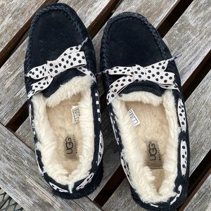 UGG Slippers - Black - Size 7